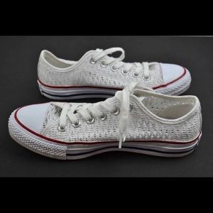 white lace converse